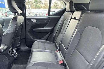 Volvo XC40 2.0 T4 Momentum Pro 5dr AWD Geartronic