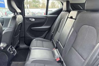 Volvo XC40 2.0 T4 Momentum Pro 5dr AWD Geartronic