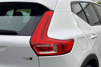 Volvo XC40 2.0 T4 Momentum Pro 5dr AWD Geartronic