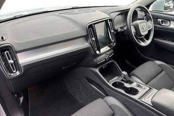 Volvo XC40 2.0 T4 Momentum Pro 5dr AWD Geartronic