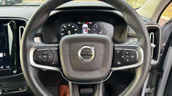 Volvo XC40 2.0 T4 Momentum Pro 5dr AWD Geartronic