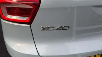 Volvo XC40 2.0 T4 Momentum Pro 5dr AWD Geartronic