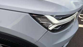 Volvo XC40 2.0 T4 Momentum Pro 5dr AWD Geartronic