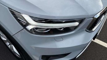 Volvo XC40 2.0 T4 Momentum Pro 5dr AWD Geartronic