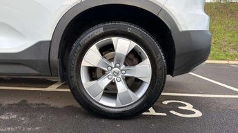 Volvo XC40 2.0 T4 Momentum Pro 5dr AWD Geartronic