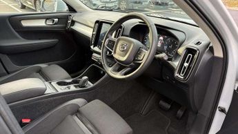 Volvo XC40 2.0 T4 Momentum Pro 5dr AWD Geartronic