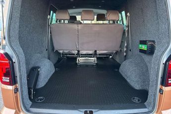 Volkswagen Transporter 2.0 TDI 150 Highline Kombi Van DSG