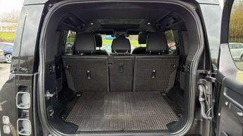 Land Rover Defender 3.0 D300 X-Dynamic S 110 5dr Auto
