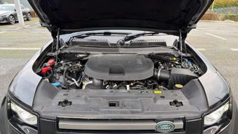 Land Rover Defender 3.0 D300 X-Dynamic S 110 5dr Auto