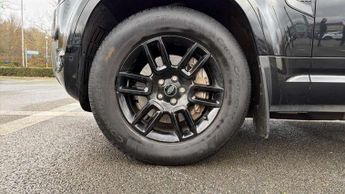 Land Rover Defender 3.0 D300 X-Dynamic S 110 5dr Auto
