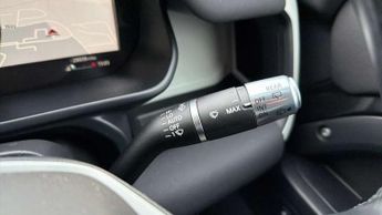 Land Rover Defender 3.0 D300 X-Dynamic S 110 5dr Auto