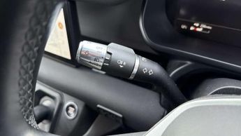 Land Rover Defender 3.0 D300 X-Dynamic S 110 5dr Auto