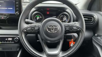 Toyota Yaris 1.5 Hybrid Design 5dr CVT