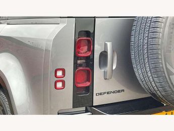 Land Rover Defender 3.0 D250 X-Dynamic SE 110 5dr Auto