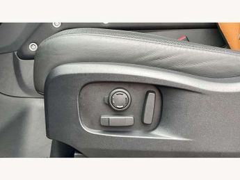 Land Rover Defender 3.0 D250 X-Dynamic SE 110 5dr Auto