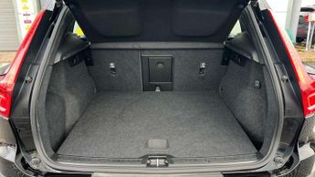 Volvo XC40 2.0 B3P Core 5dr Auto