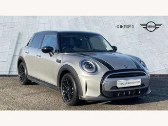 MINI Hatch 1.5 Cooper Classic 5dr Auto [Comfort/Nav Pack]
