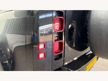 Land Rover Defender 2.0 P300 X-Dynamic SE 90 3dr Auto