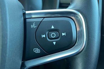 Volvo XC40 2.0 B4P Inscription 5dr Auto