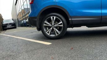 Nissan Qashqai 1.2 DiG-T N-Connecta 5dr Xtronic