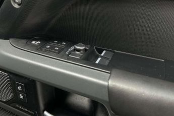 Land Rover Defender 3.0 D250 X-Dynamic HSE 90 3dr Auto