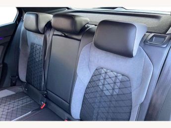 Volkswagen Golf 1.5 eTSI 150 R-Line 5dr DSG