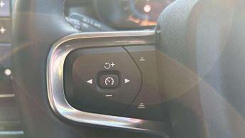 Volvo XC40 2.0 B4P Ultra Dark 5dr Auto