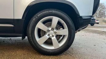 Land Rover Defender 3.0 D300 X-Dynamic HSE 90 3dr Auto