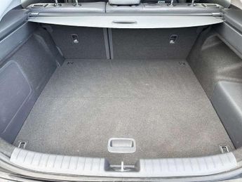 Hyundai IONIQ 1.6 GDi Plug-in Hybrid Premium SE 5dr DCT