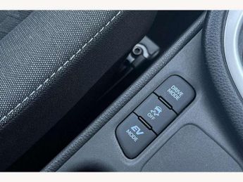 Toyota Yaris 1.5 Hybrid Design 5dr CVT