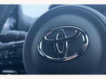 Toyota Yaris 1.5 Hybrid Design 5dr CVT