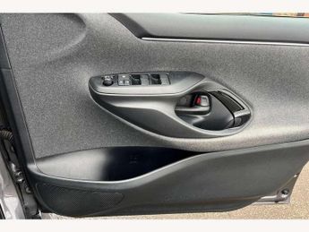Toyota Yaris 1.5 Hybrid Dynamic 5dr CVT
