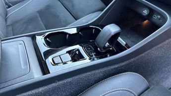 Volvo XC40 2.0 B4P Ultimate Dark 5dr Auto