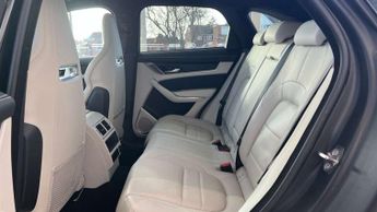 Jaguar F-Pace 3.0 D300 R-Dynamic HSE Black 5dr Auto AWD