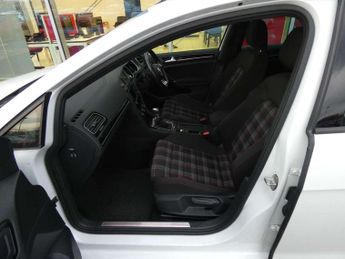 Volkswagen Golf GTI 2.0 TSI GTI 5dr DSG [Performance Pack/Nav]