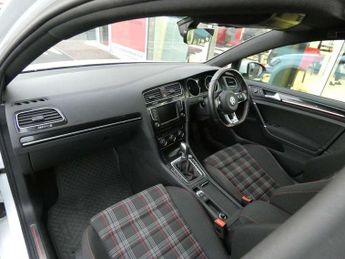 Volkswagen Golf GTI 2.0 TSI GTI 5dr DSG [Performance Pack/Nav]