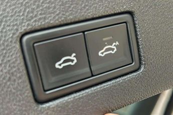 Volkswagen Touareg 3.0 V6 TSI 4Motion R-Line Tech 5dr Tip Auto