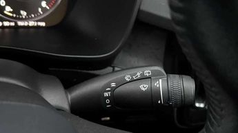 Volvo XC40 2.0 D3 Momentum Pro 5dr AWD Geartronic