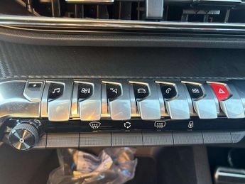 Peugeot 3008 1.6 Hybrid 180 Active Premium+ 5dr e-EAT8