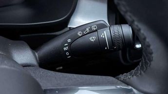 Volvo XC40 2.0 B3P Plus Dark 5dr Auto