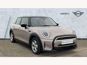 MINI Hatch 1.5 Cooper Classic 5dr Auto [Comfort/Nav Pack]