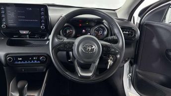 Toyota Yaris 1.5 Hybrid Design 5dr CVT