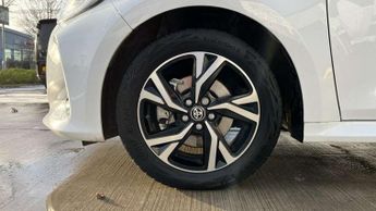 Toyota Yaris 1.5 Hybrid Design 5dr CVT