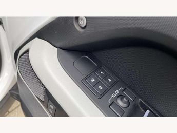 Land Rover Defender 3.0 D250 X-Dynamic SE 90 3dr Auto