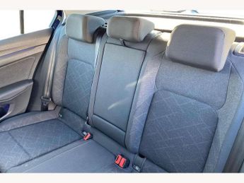 Volkswagen Golf 2.0 TDI Life 5dr DSG