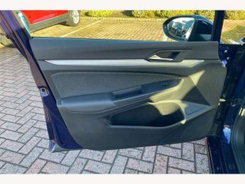Volkswagen Golf 2.0 TDI Life 5dr DSG