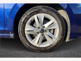 Volkswagen Golf 2.0 TDI Life 5dr DSG