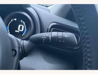 Toyota Yaris 1.5 Hybrid Design 5dr CVT