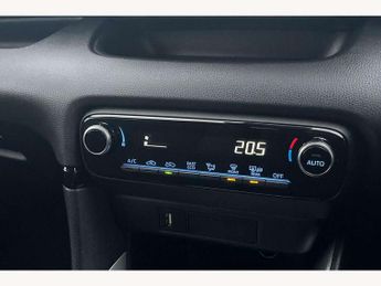 Toyota Yaris 1.5 Hybrid Design 5dr CVT