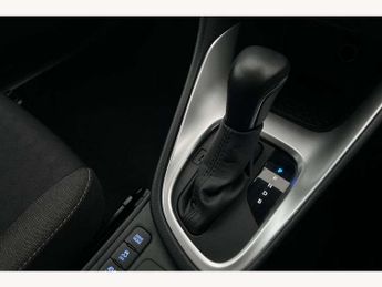 Toyota Yaris 1.5 Hybrid Design 5dr CVT